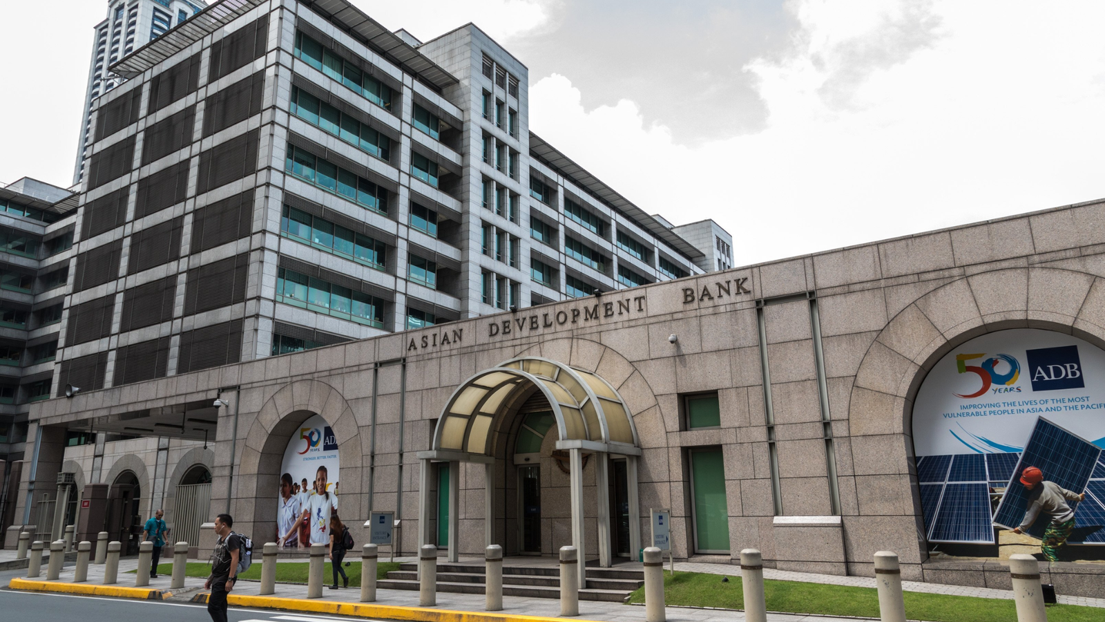 $400-M pautang ng ADB para sa social protection program ng Pilipinas