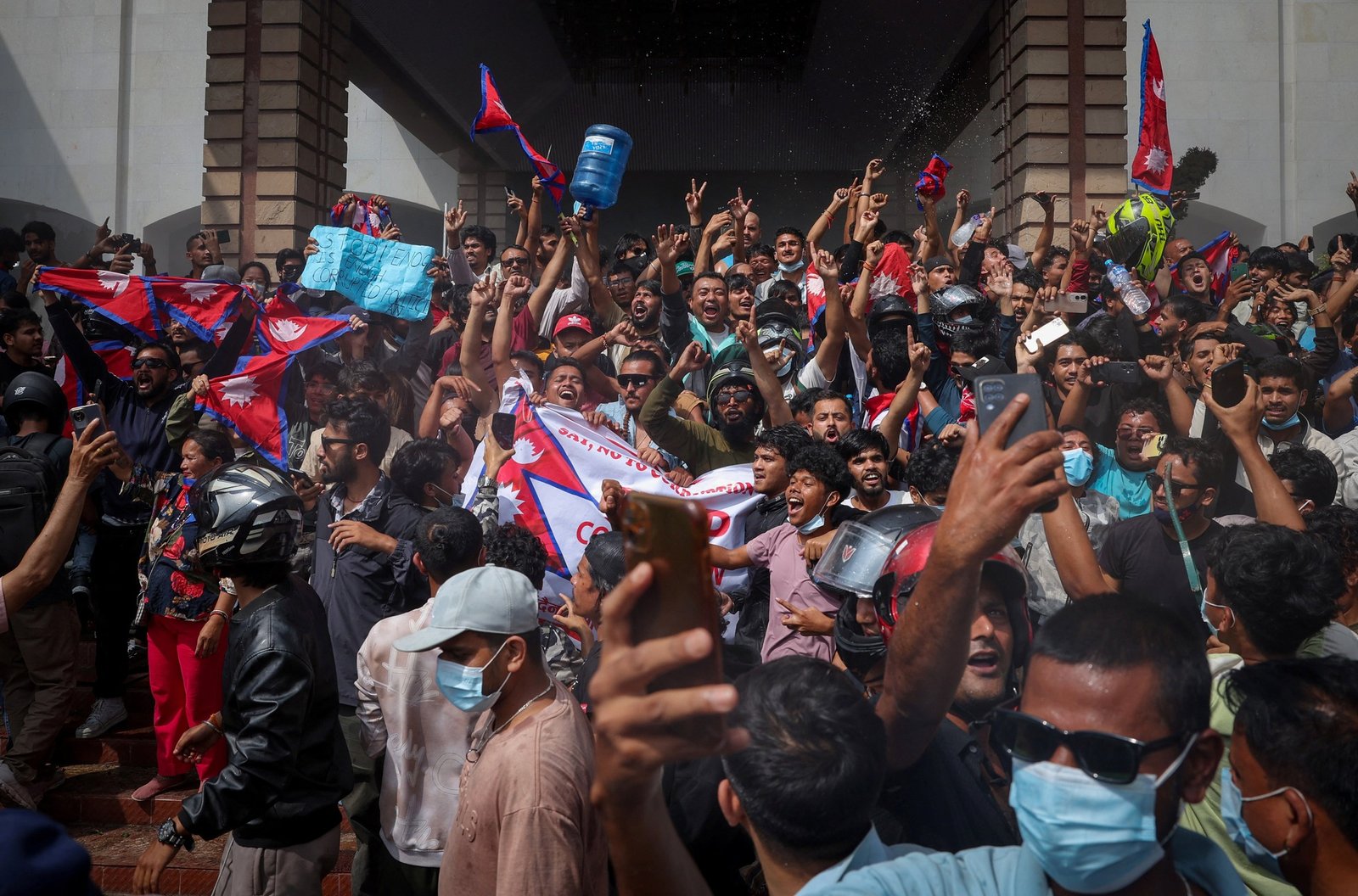 Nepal PM, nagbitiw sa gitna ng protesta laban sa social media ban