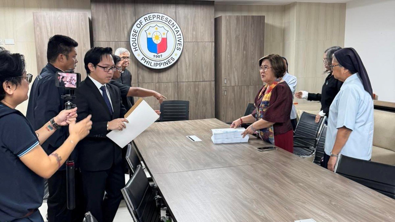 Ikatlong impeachment complaint laban kay VP Sara Duterte, inihain sa Kamara